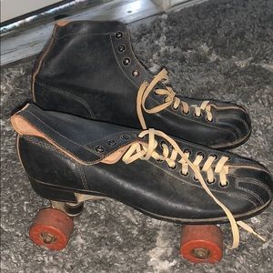 Size 12 black vintage arrow skate roller skates